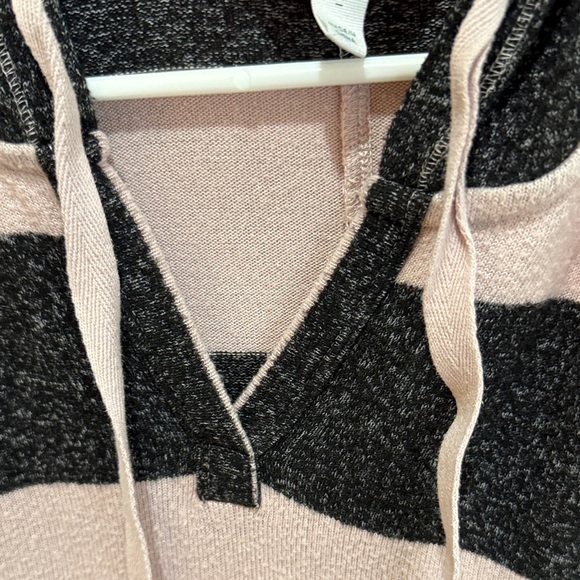 Market & Spruce Pink and Black Knit Hoodie Medium - Picture 3 of 9